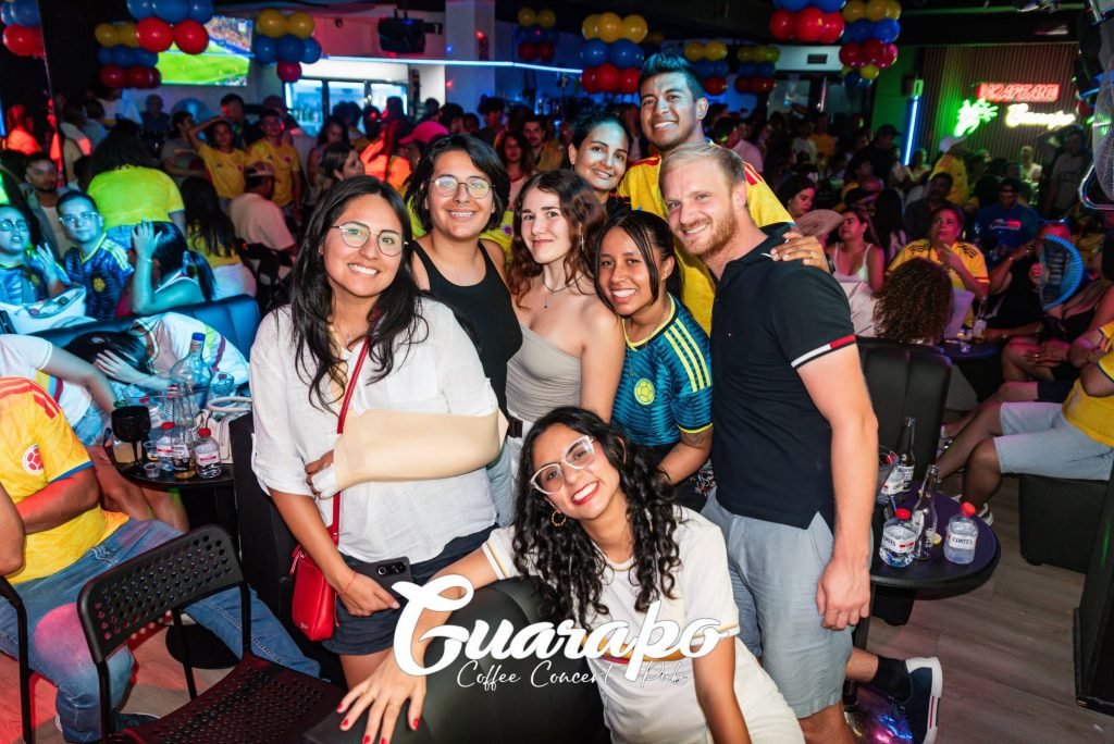 Ambiente de fiesta en Guarapo Pub