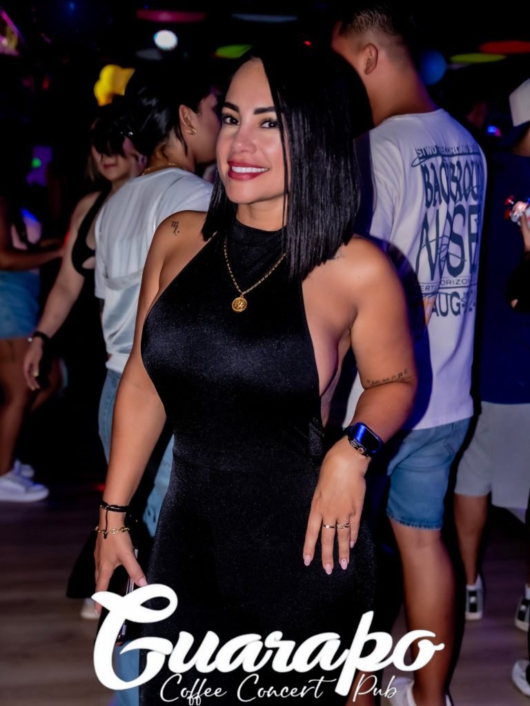 Ambiente de fiesta en Guarapo Pub