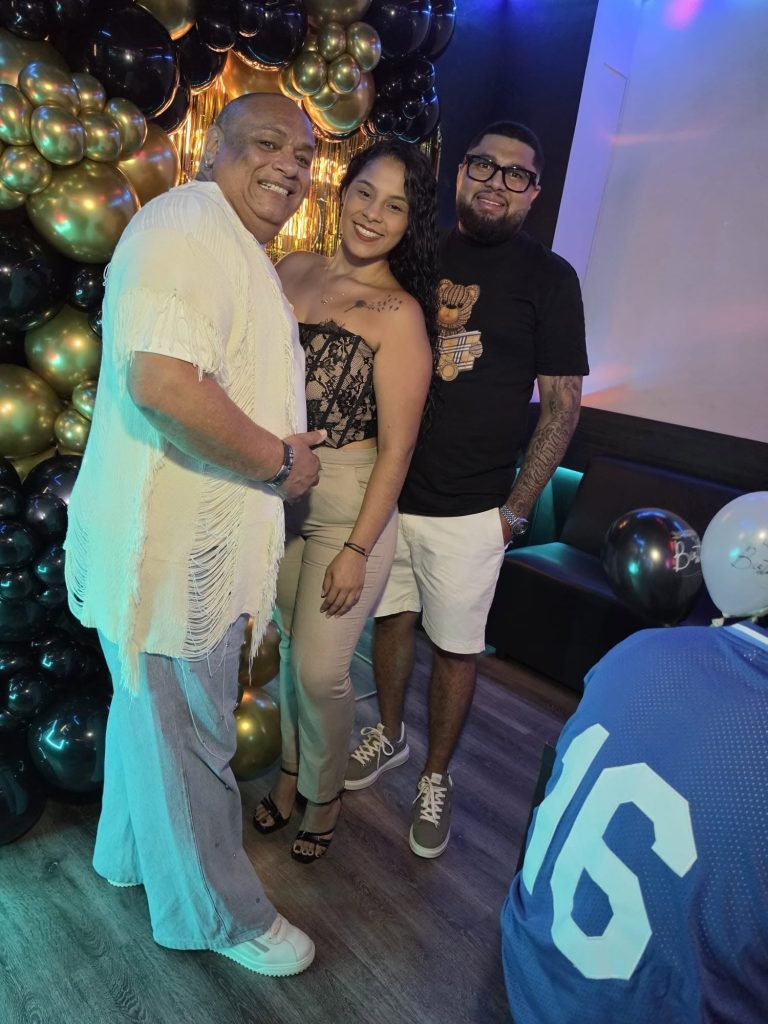 Ambiente de fiesta en Guaros Cantina Pub