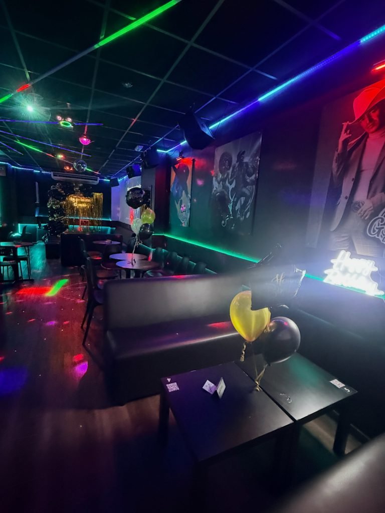Ambiente de fiesta en Guaros Cantina Pub