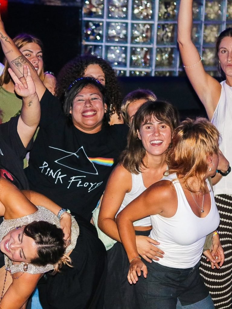 Ambiente de fiesta en K-Llao Pub