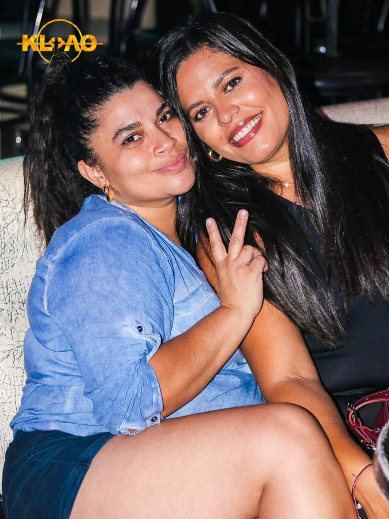 Ambiente de fiesta en K-Llao Pub
