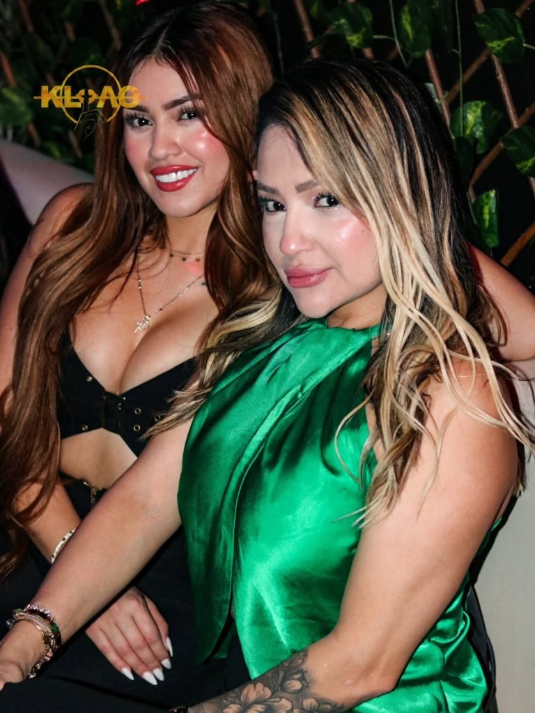Ambiente de fiesta en K-Llao Pub