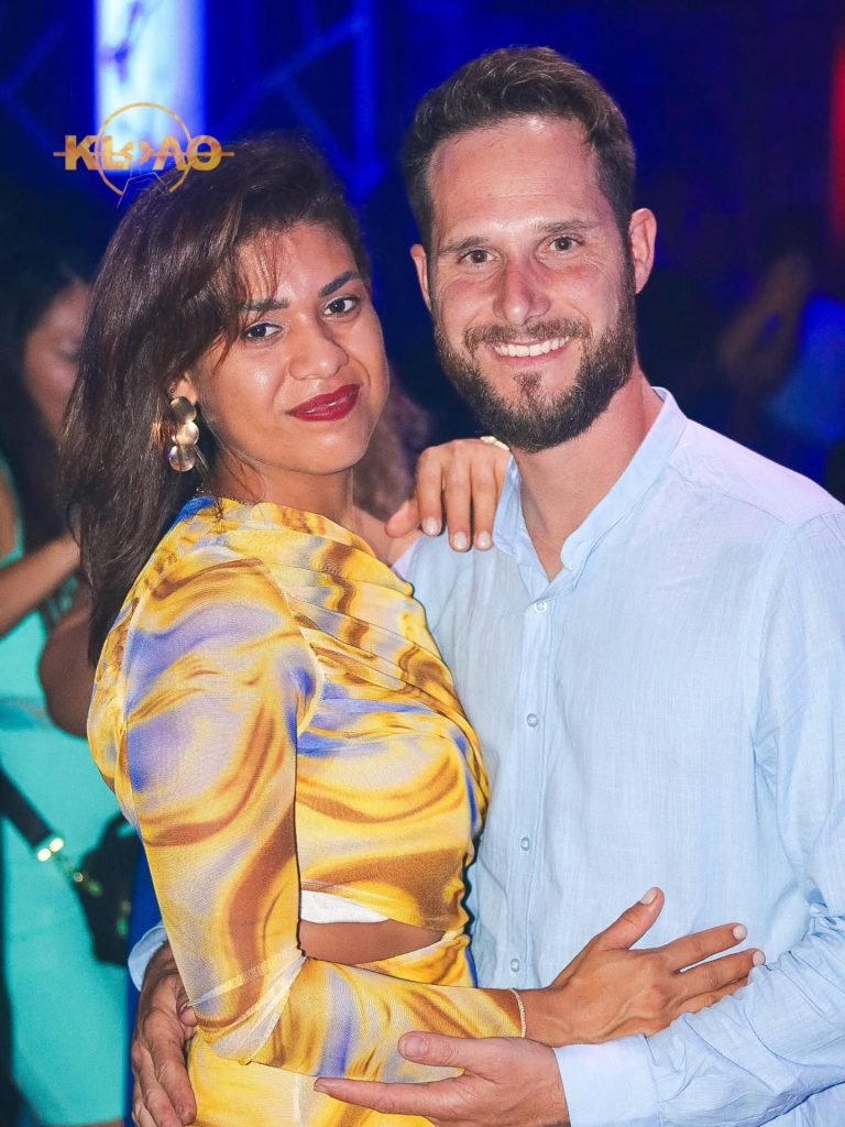 Ambiente de fiesta en K-Llao Pub