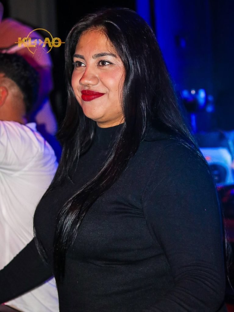 Ambiente de fiesta en K-Llao Pub