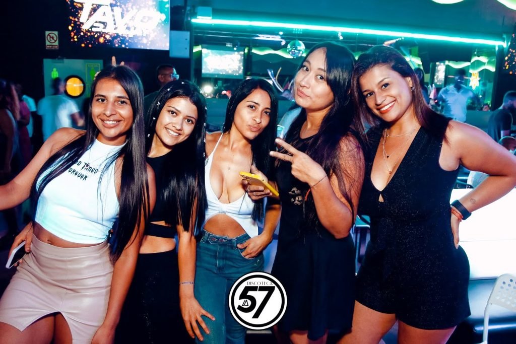 Ambiente de fiesta en La 57
