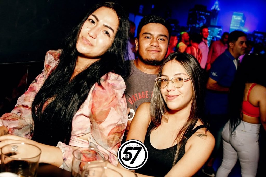 Ambiente de fiesta en La 57