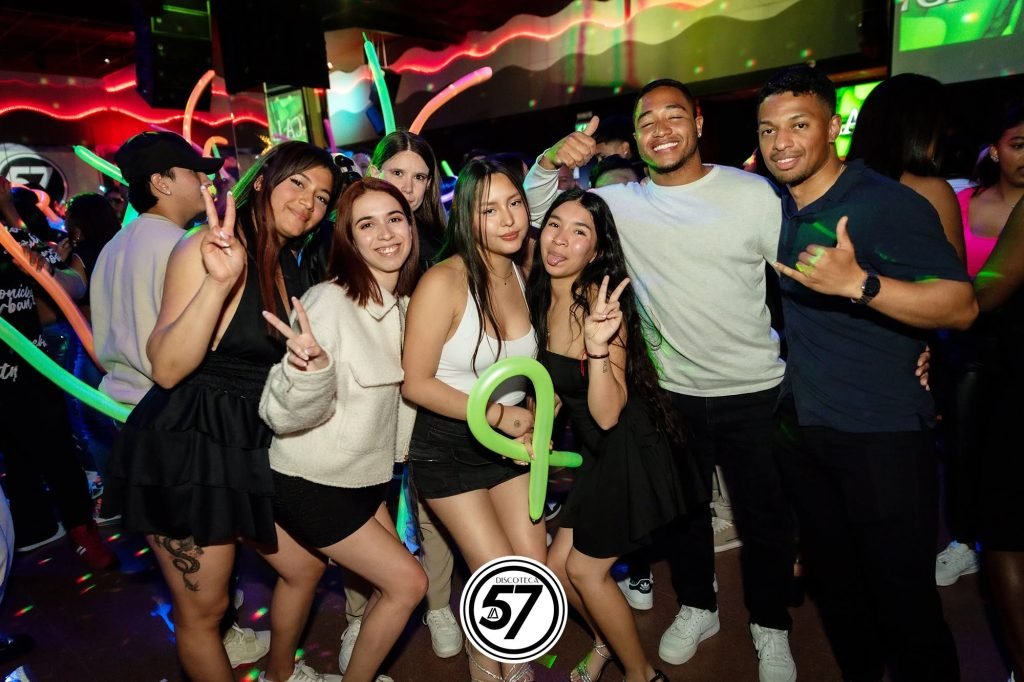 Ambiente de fiesta en La 57