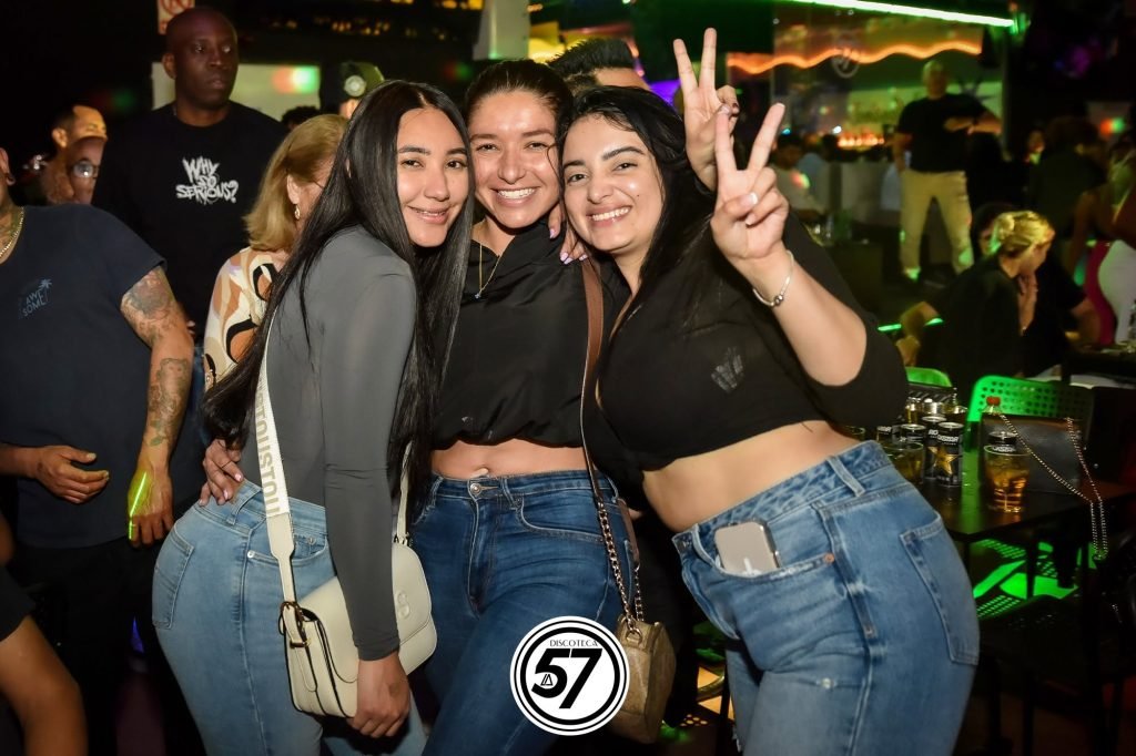 Ambiente de fiesta en La 57