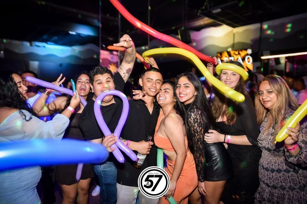 Ambiente de fiesta en La 57
