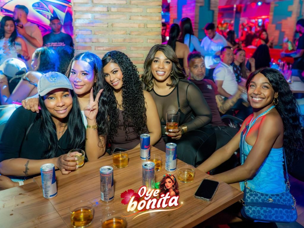 Ambiente de fiesta en Oye Bonita Pub