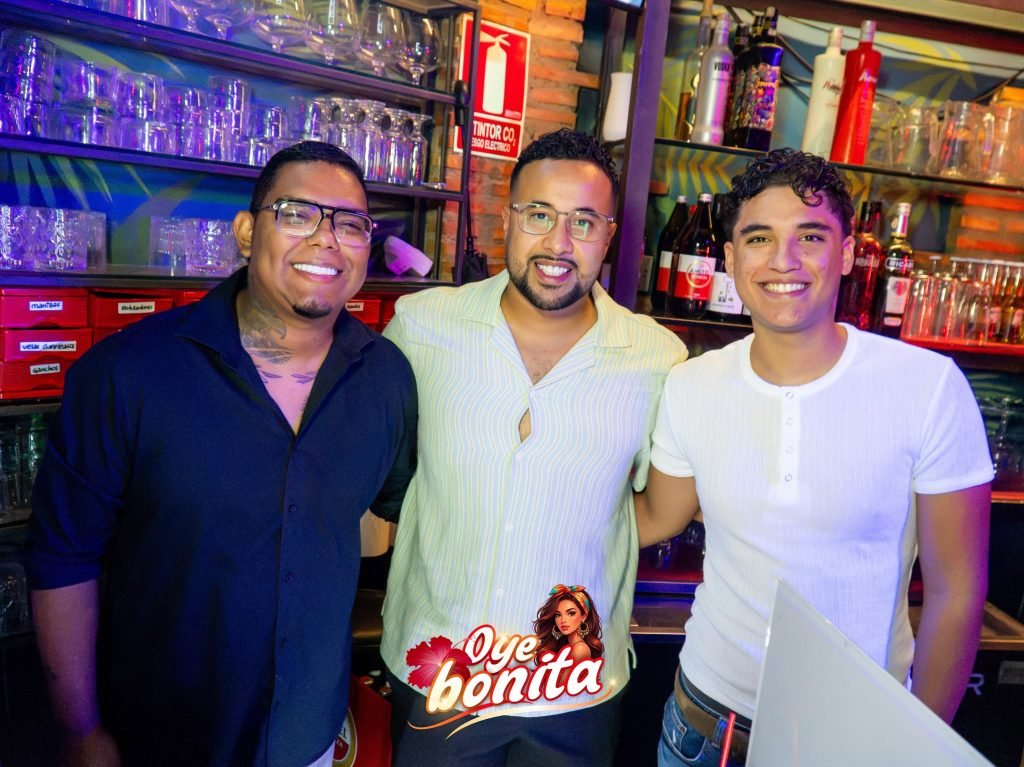 Ambiente de fiesta en Oye Bonita Pub