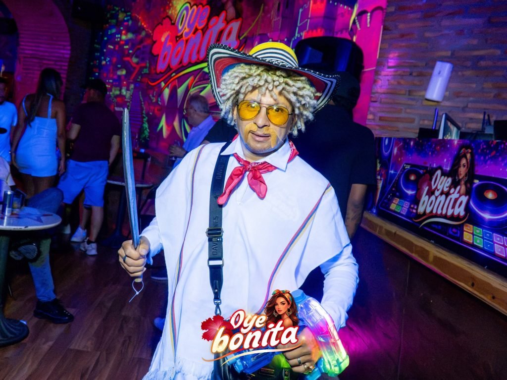 Ambiente de fiesta en Oye Bonita Pub